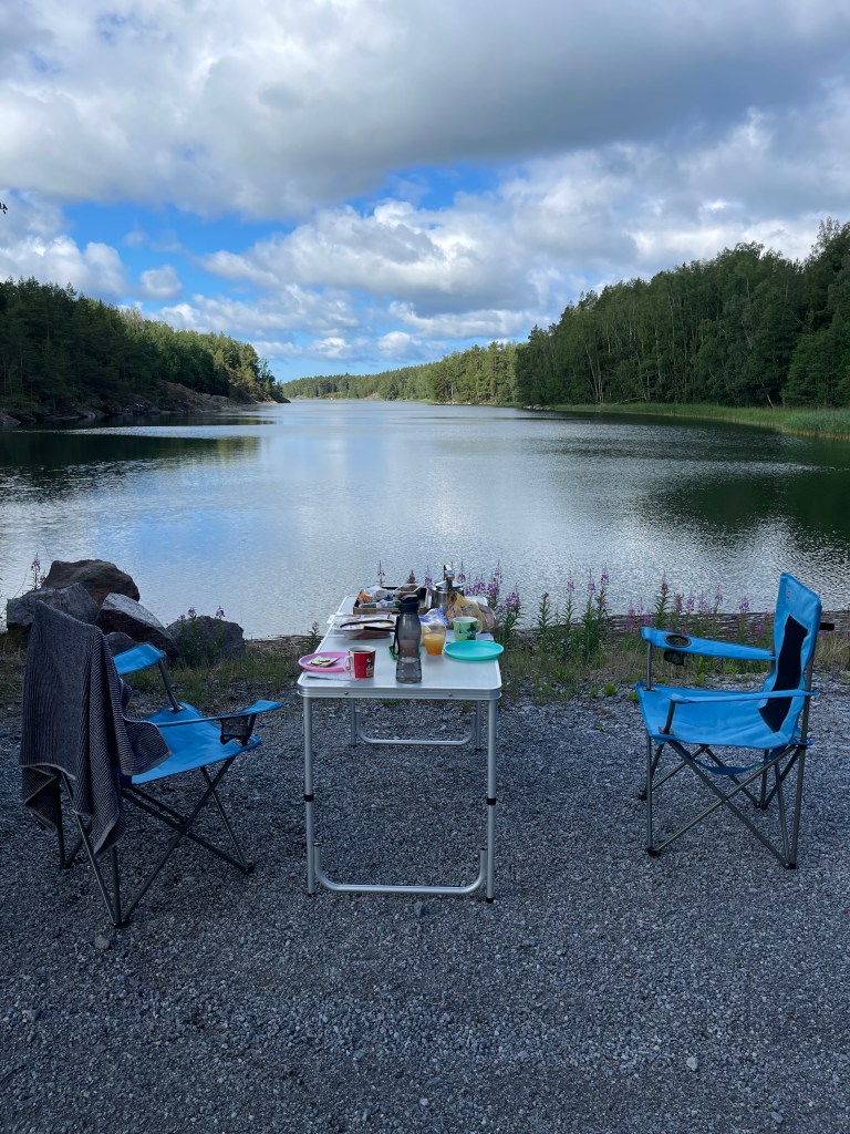 retkipöytä ja retkituolit